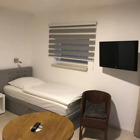 Zum Weinberg Hotel 2*