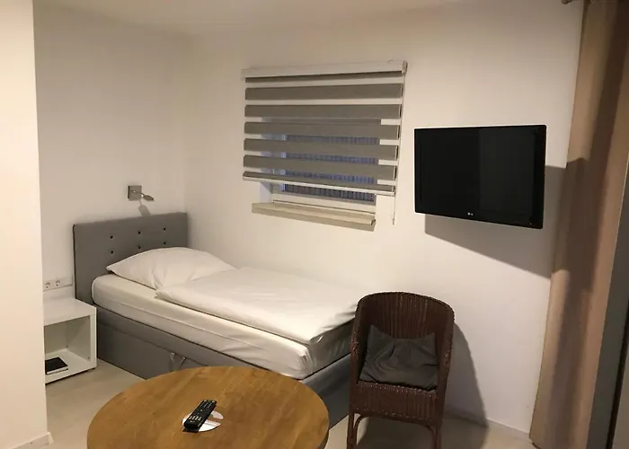 Zum Weinberg Otel 2*