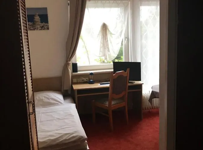Otel Zum Weinberg 2*